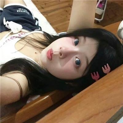 肚脐到膝盖之间